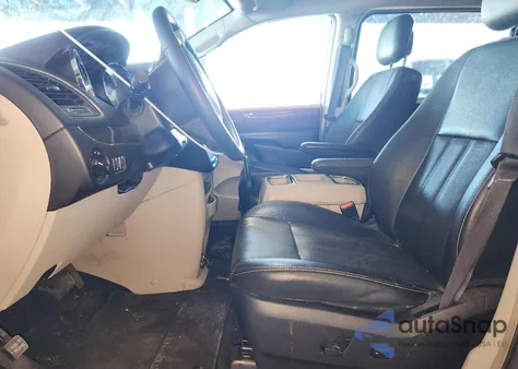 2016 Chrysler Town & Country Touring z USA, uszkodzony, nr VIN 2C4RC1BG0GR295860